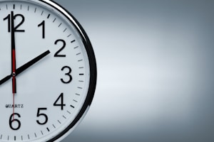 Arbeitszeit und Kernzeit definieren bei einer Gleitzeit-Regelung unterschiedliche Zeiträume