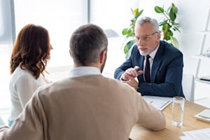 Zeugen helfen dabei, eine mündliche Abmahnung zu beweisen.